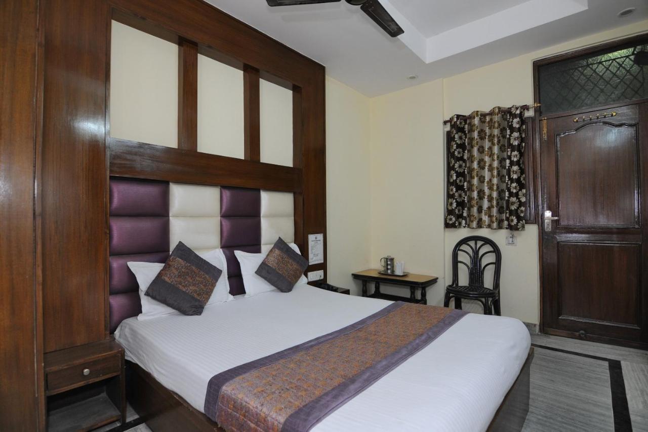 Oyo 6124 Lord Krishna Dx Inn Нью-Дели Экстерьер фото