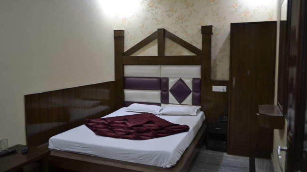 Oyo 6124 Lord Krishna Dx Inn Нью-Дели Экстерьер фото